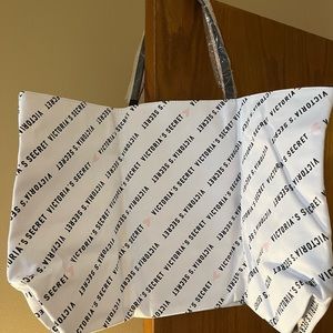 VS overnight tote bag new with tags